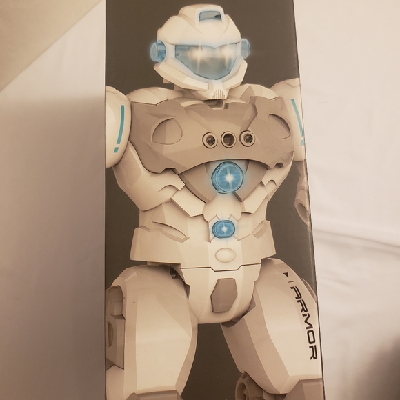 Remote Control Robot - Picture 7 of 9